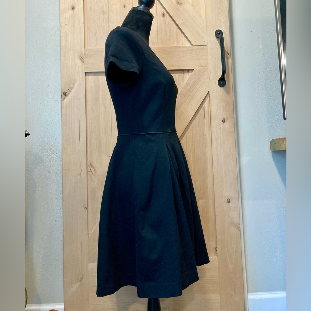 Banana Republic Black Dress with Short Sleeves and V-Neck Stretchy Size 6 - Picture 5 of 16